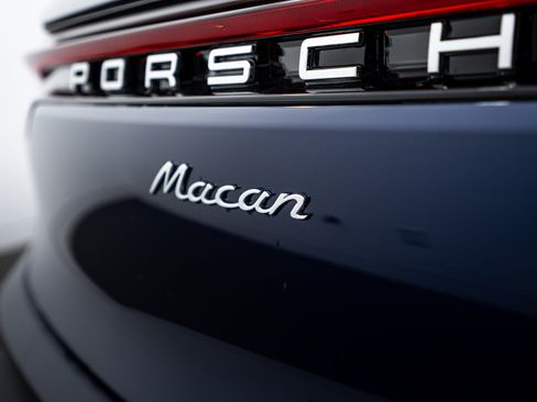 Certified 2026 Porsche Macan image 13