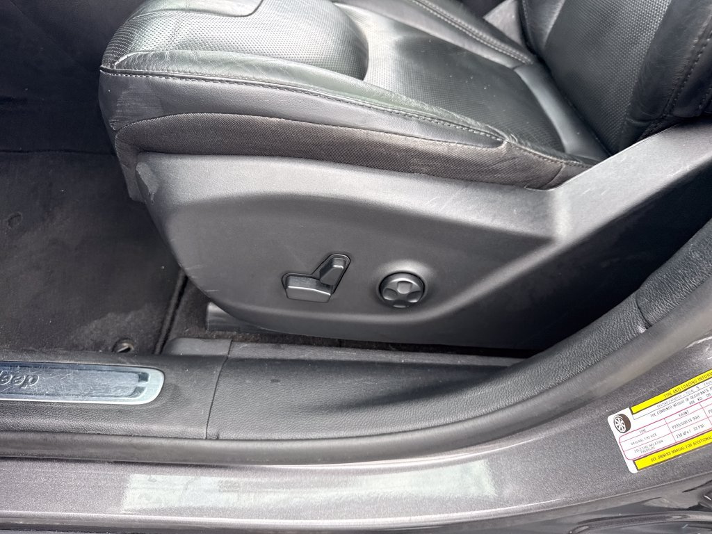 Used 2021 Jeep Cherokee High Altitude AWD/4WD image 32