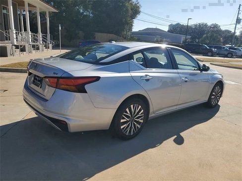 Used 2024 Nissan Altima 2.5 SV image 10