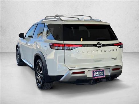 Used 2023 Nissan Pathfinder Platinum image 3