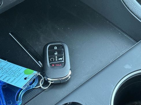 Used 2025 Honda Pilot Touring image 29