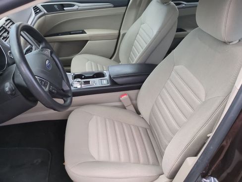 Used 2019 Ford Fusion SE FWD image 16
