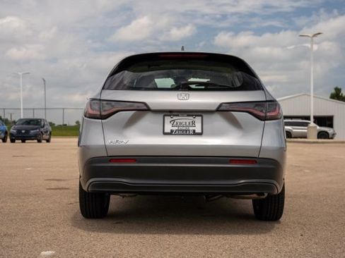 Used 2023 Honda HR-V LX image 6