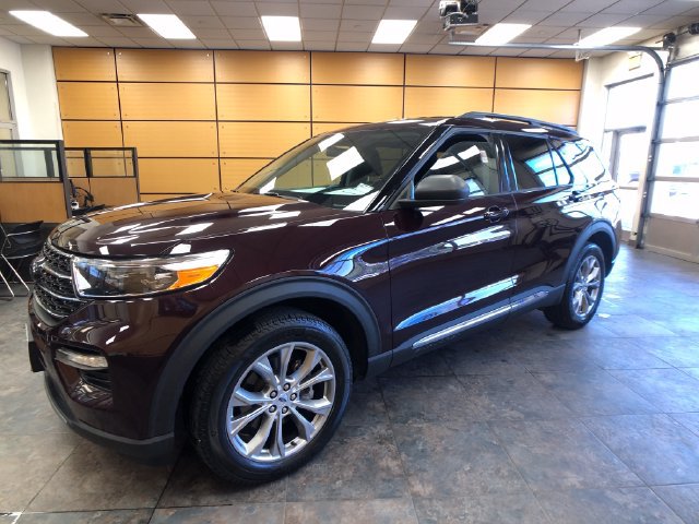 Certified 2023 Ford Explorer XLT w/ Equipment Group 202A AWD/4WD image 3