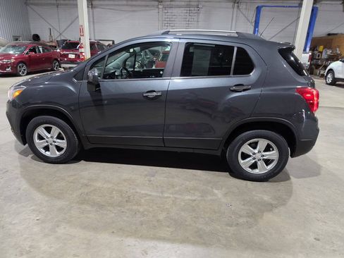 Used 2017 Chevrolet Trax LT w/ LT Convenience Package AWD/4WD image 5