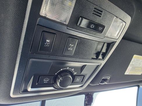 Used 2017 Toyota Tacoma TRD Off-Road image 21