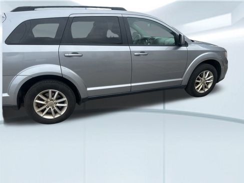 Used 2017 Dodge Journey SXT w/ Comfort/Convenience Group image 2