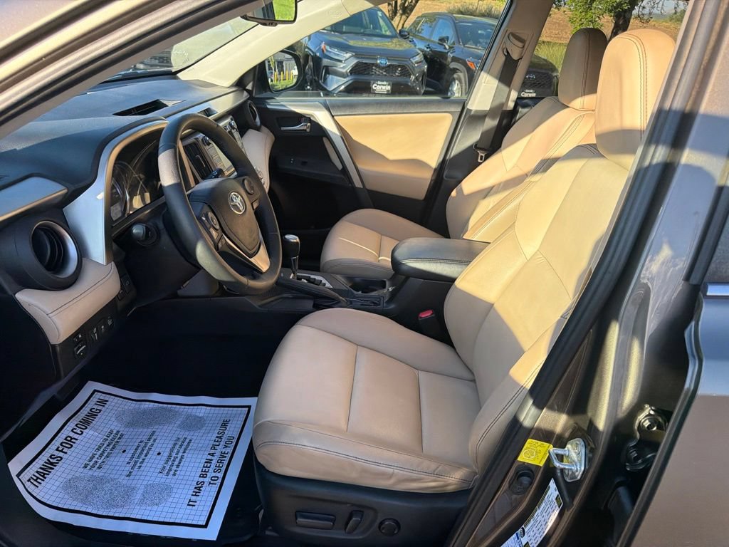 Used 2014 Toyota RAV4 Limited w/ Technology Package AWD/4WD image 24