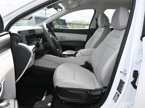 New 2025 Hyundai Tucson SE image 10