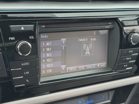Used 2015 Toyota Corolla LE FWD image 5