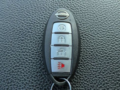 Used 2024 Nissan Titan PRO-4X w/ Pro-4x Convenience Package AWD/4WD image 29