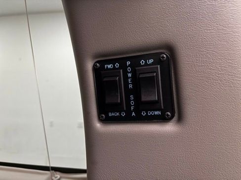 Used 2017 Chevrolet Express 2500 Extended image 12