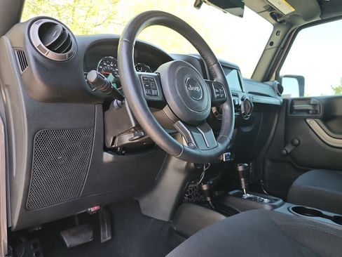 Used 2018 Jeep Wrangler Unlimited Sport w/ Connectivity Group AWD/4WD image 10