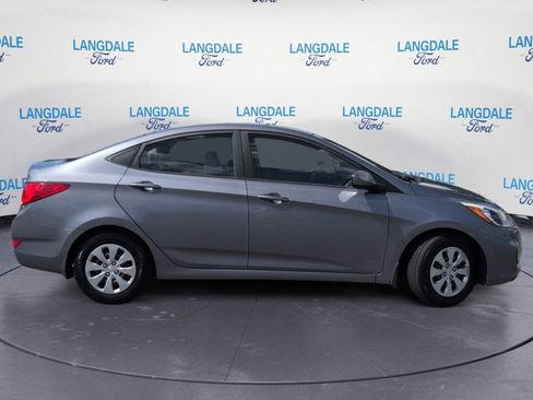 Used 2016 Hyundai Accent SE w/ Option Group 02 FWD image 2