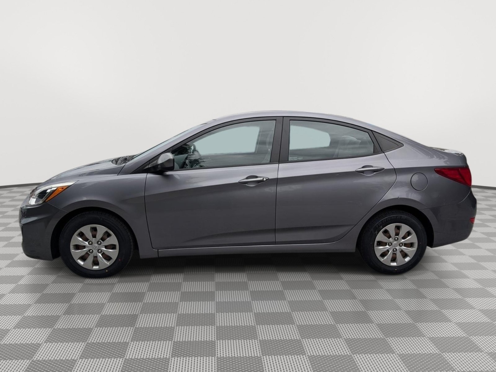 Used 2016 Hyundai Accent SE w/ Option Group 02 FWD image 2