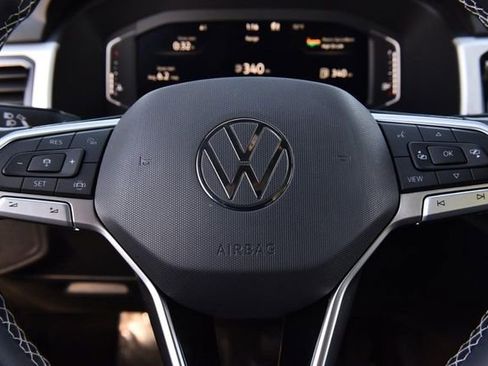 Certified 2022 Volkswagen Atlas Cross Sport SE w/ Panoramic Sunroof Package image 16