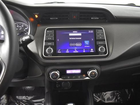 Used 2018 Nissan Kicks SV FWD image 17
