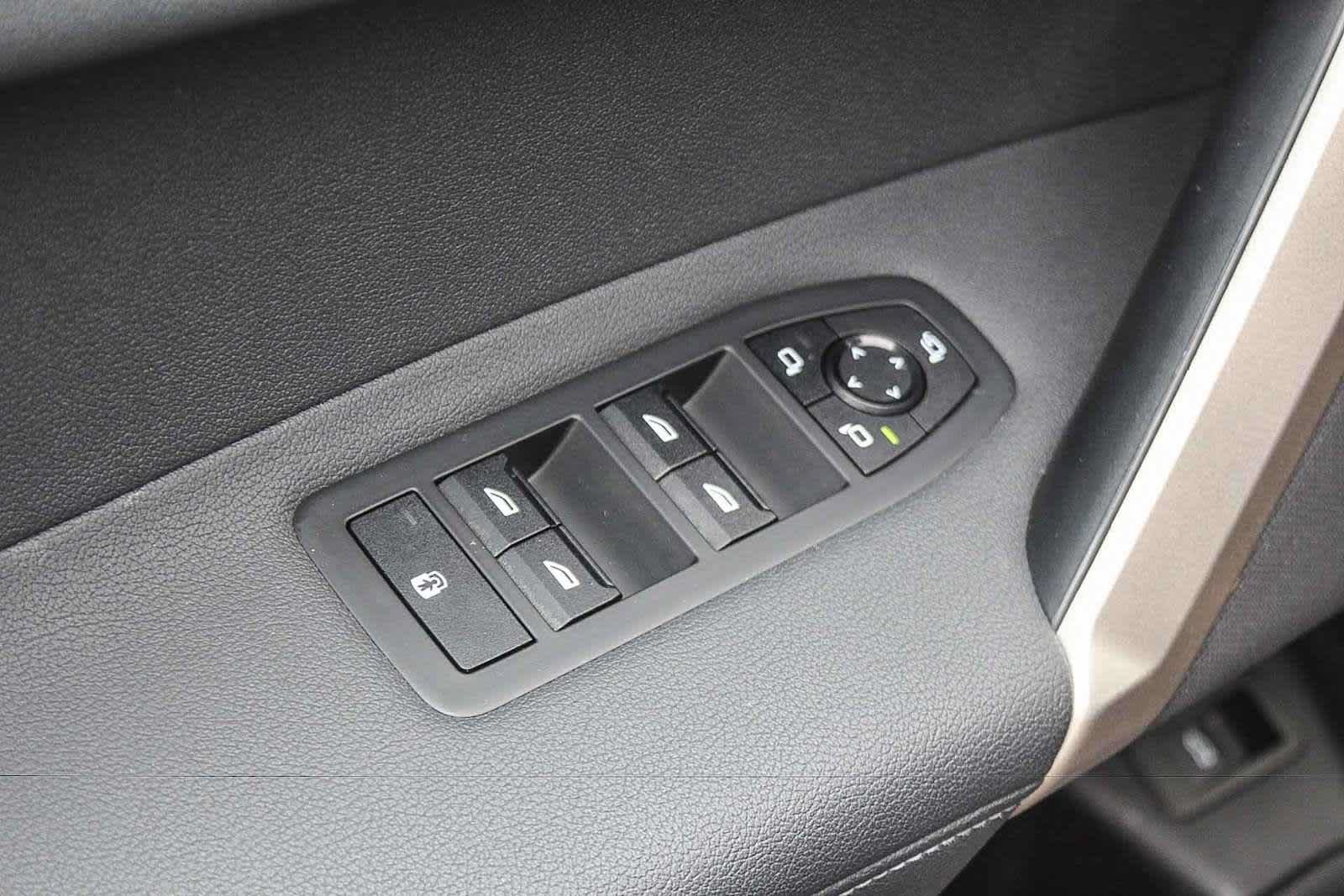 Used 2023 BMW iX xDrive50 w/ Convenience Package AWD/4WD image 19