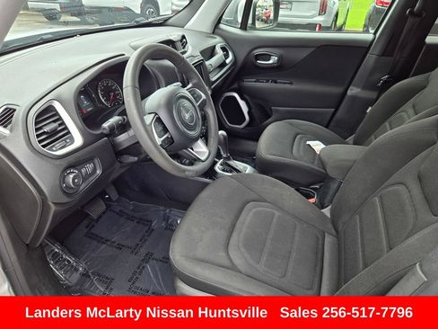 Used 2019 Jeep Renegade Latitude AWD/4WD image 17