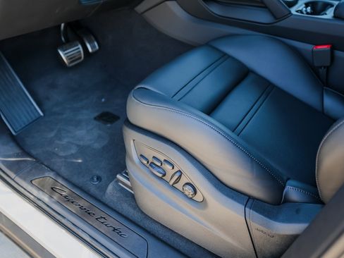 New 2025 Porsche Cayenne Turbo image 14