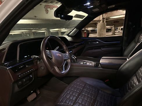 Used 2024 Cadillac Escalade ESV Sport Platinum w/ Heavy-Duty Trailer Package image 8