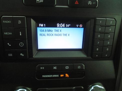 Used 2018 Ford F150 XLT w/ Trailer Tow Package image 15