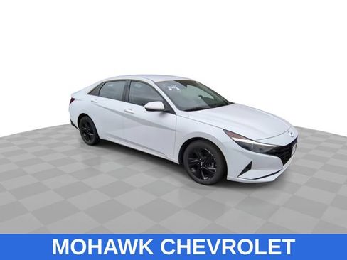 Used 2021 Hyundai Elantra SEL FWD image 2
