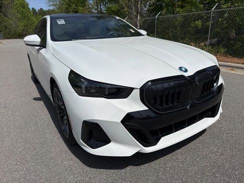 Certified 2025 BMW i5 eDrive40i w/ M Sport Package image 3