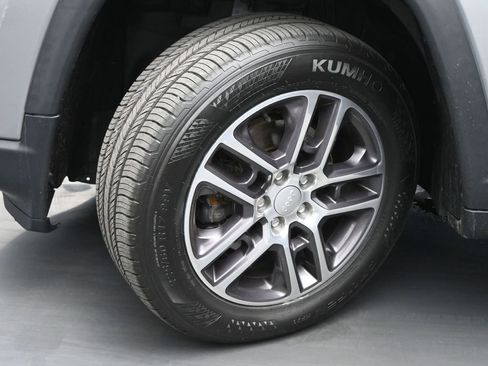 Used 2018 Jeep Compass Latitude w/ Popular Equipment Group image 18