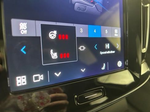 Used 2025 Volvo XC40 B5 Core image 21