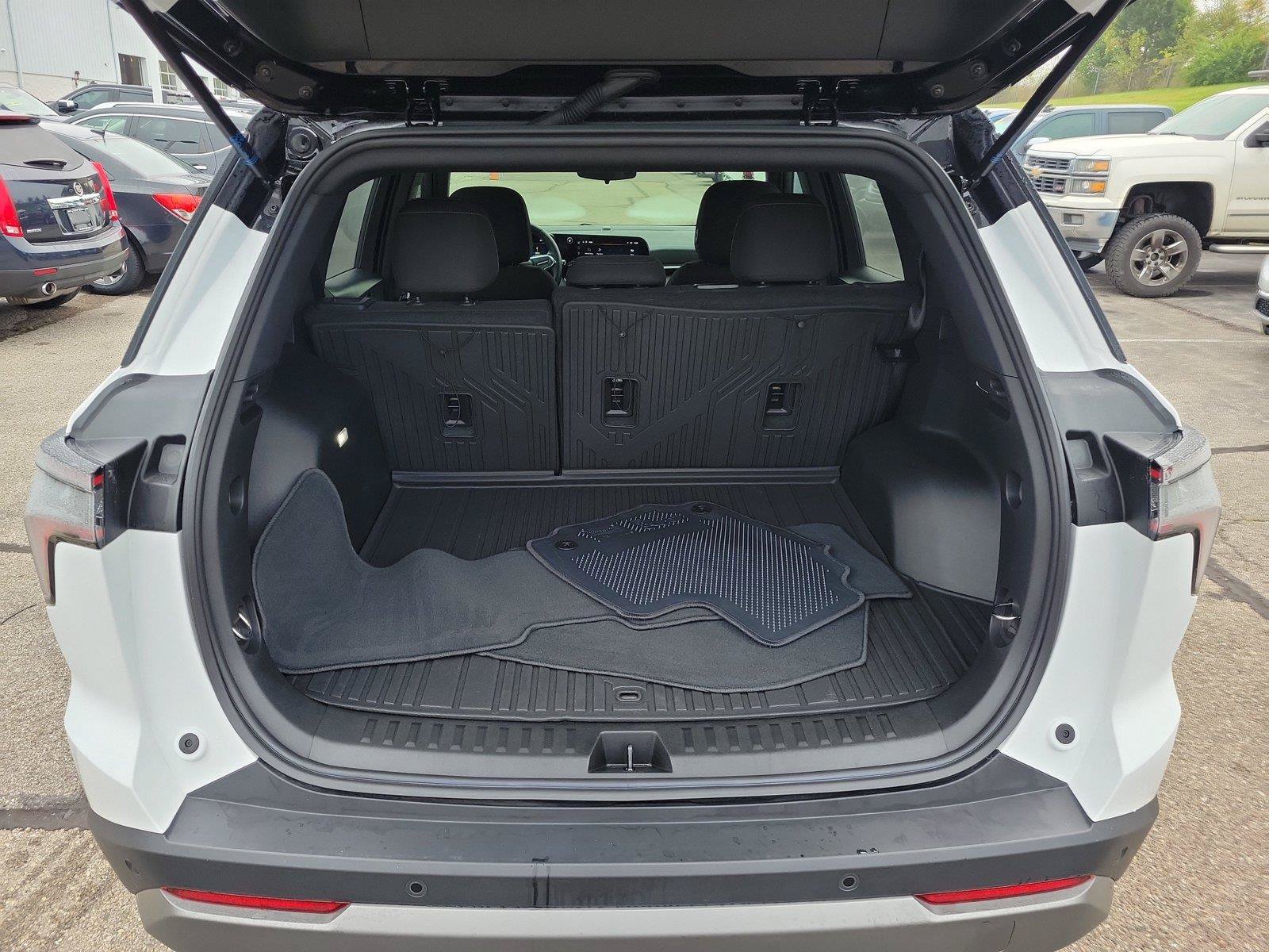 Used 2025 Chevrolet Equinox LT FWD image 7