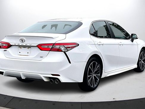 Used 2018 Toyota Camry SE image 9