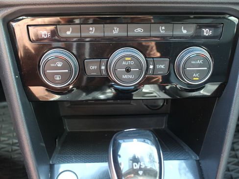 Used 2022 Volkswagen Taos SEL image 34