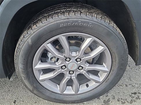 Used 2024 GMC Terrain SLT image 8