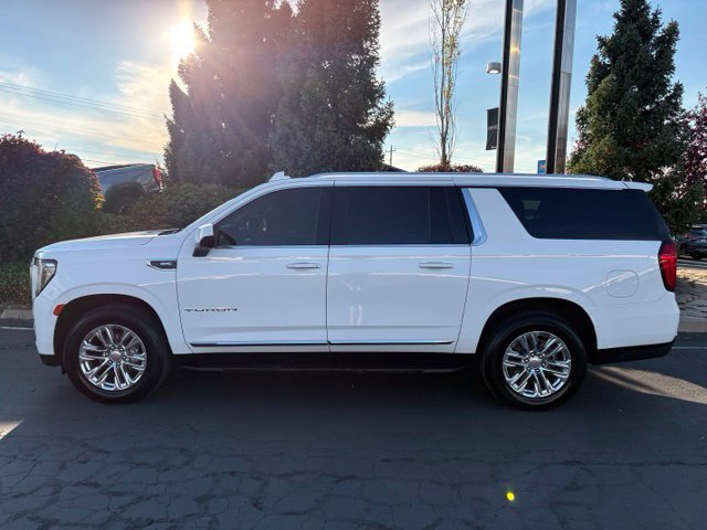 Used 2022 GMC Yukon XL SLT AWD/4WD image 3