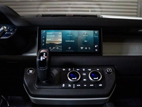 Used 2022 Land Rover Defender 110 S image 7