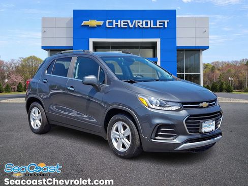 Used 2018 Chevrolet Trax LT w/ LT Convenience Package FWD image 1