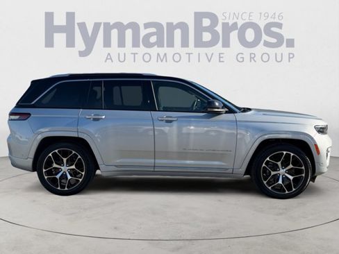 Used 2022 Jeep Grand Cherokee Summit AWD/4WD image 2
