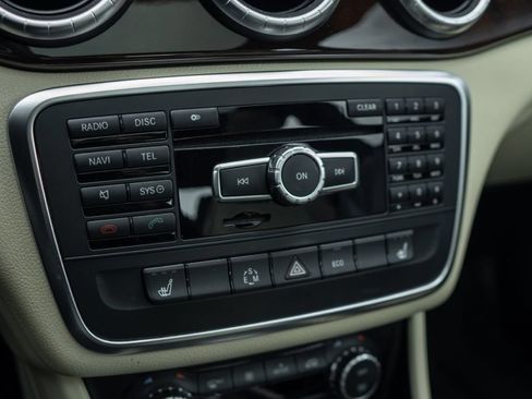 Used 2014 Mercedes-Benz CLA 250 image 34