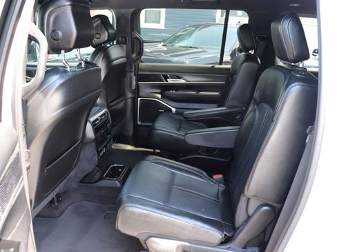Used 2024 Jeep Wagoneer Series II AWD/4WD image 12