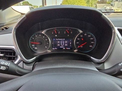 Used 2023 Chevrolet Equinox LT image 35