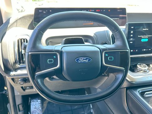 Used 2025 Ford Expedition Max Platinum AWD/4WD image 14