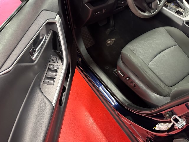 Certified 2025 Toyota RAV4 XLE AWD/4WD image 9
