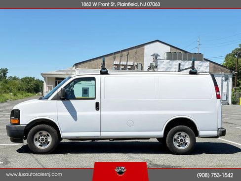 Used 2017 GMC Savana 2500 RWD image 8