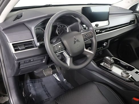 New 2026 Mitsubishi Outlander ES FWD image 25