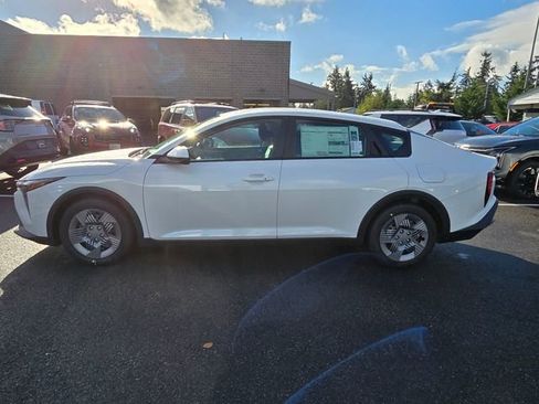 New 2025 Kia K4 LX image 2