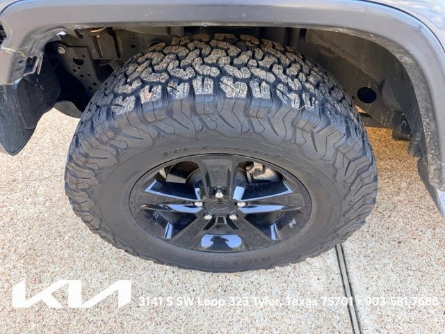 Used 2020 Jeep Wrangler Unlimited Sahara AWD/4WD image 4