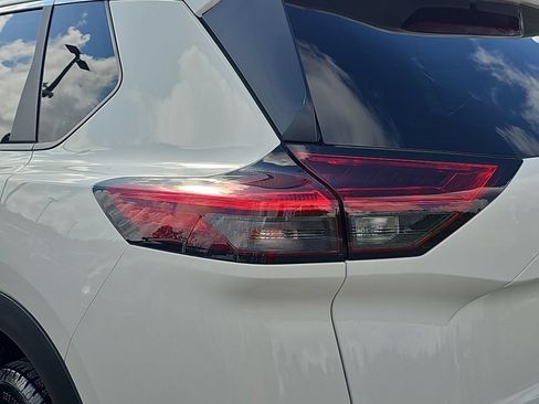 Used 2023 Nissan Rogue S AWD/4WD image 32