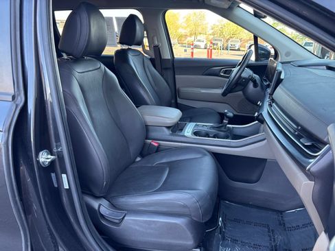 Used 2026 Kia Carnival FWD image 39
