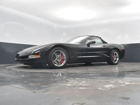 Used 2000 Chevrolet Corvette Base w/ Performance Handling Pkg image 37